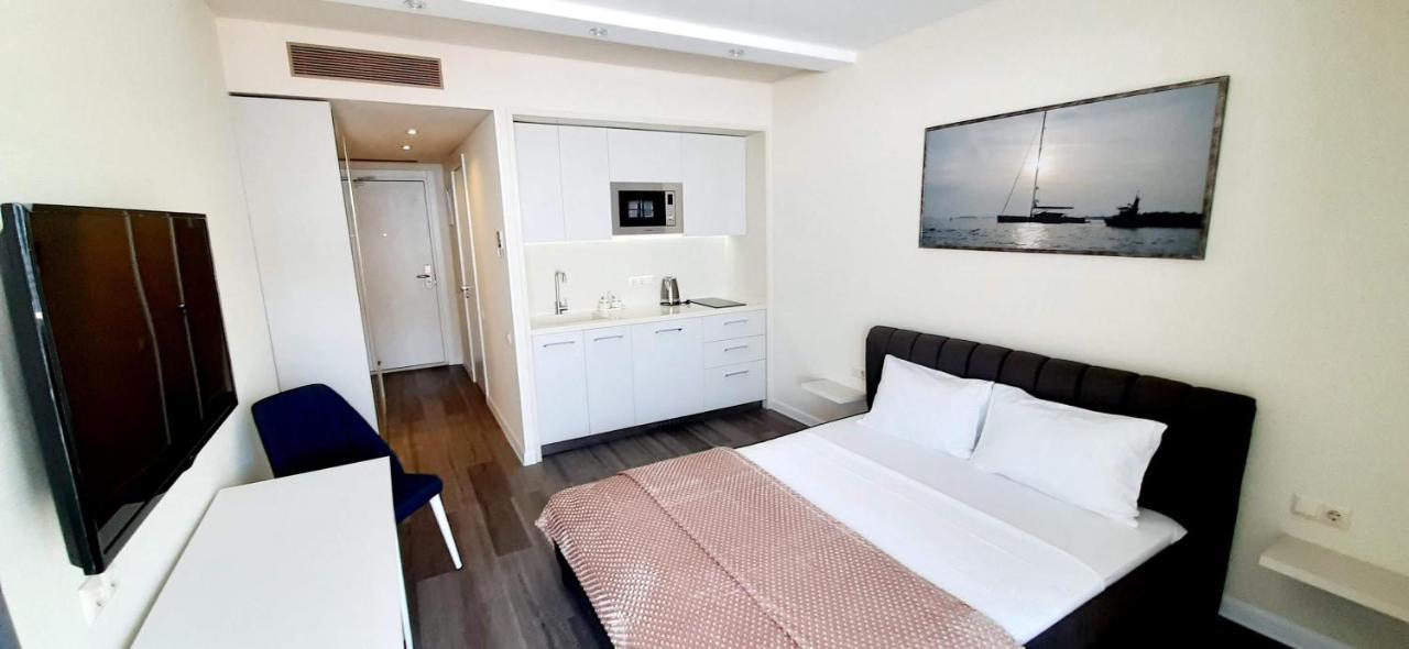 Alliance Palace Sea View Apartment バトゥーミ エクステリア 写真
